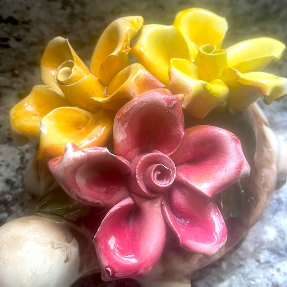 Vintage Capodimonte made in Italy porcelain Flower turtle mothers day gift - Picture 4 of 5